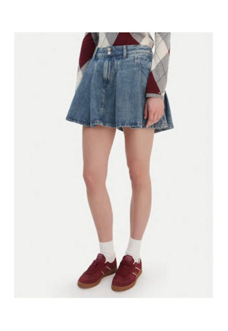 Fusta evazata din denim,