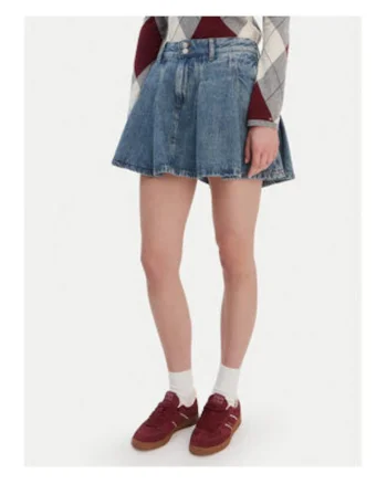Fusta evazata din denim,