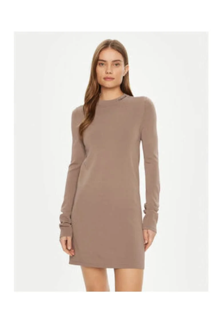 Rochie scurta cu maneca lunga,
