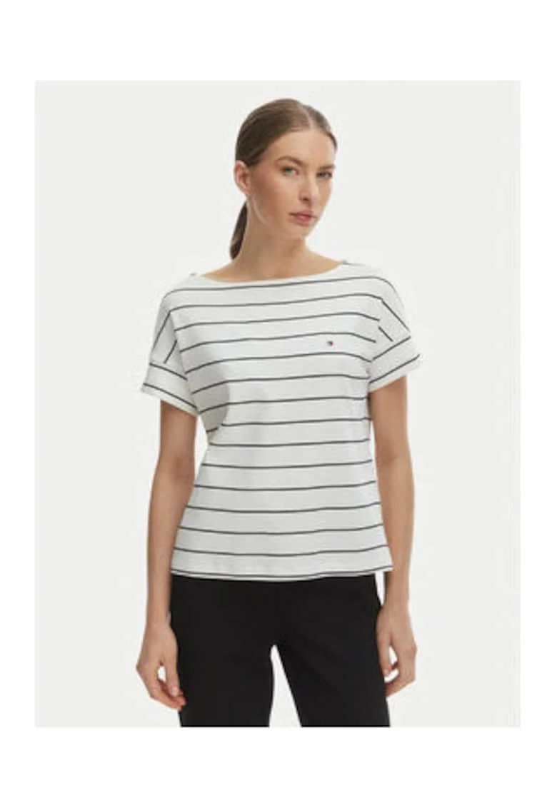 Tricou cu decolteu rotund si dungi