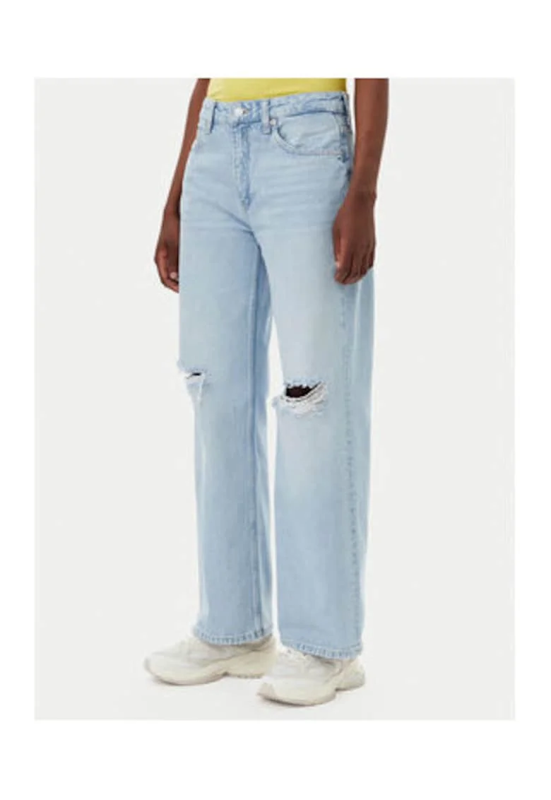 Blugi relaxed fit cu rupturi