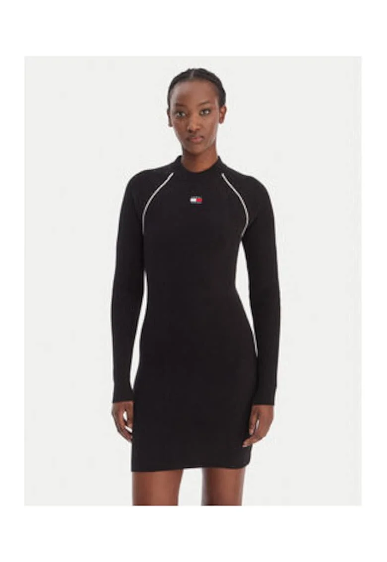 Rochie tricotata cambrata cu guler semi-înalt