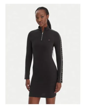 Rochie scurta cambrata cu guler inalt