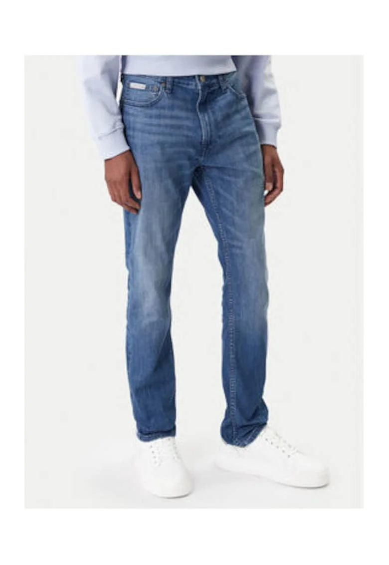 Blugi slim fit cu design decolorat si talie medie
