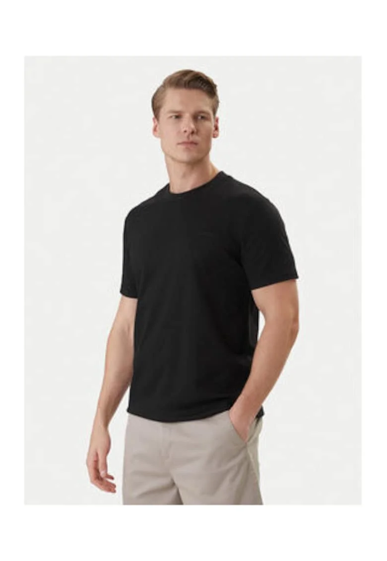 Tricou elastic din bumbac cu model uni