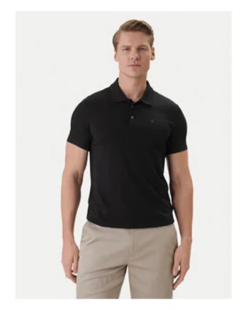 Tricou polo cu terminatii striate