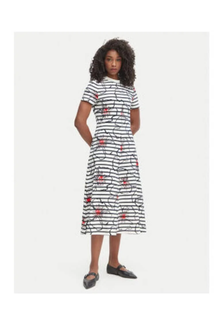 Rochie cu decolteu rotund si model in dungi