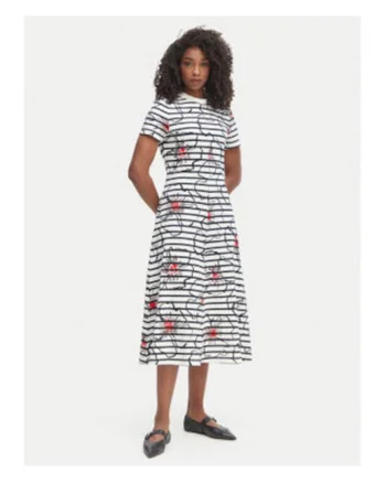 Rochie cu decolteu rotund si model in dungi
