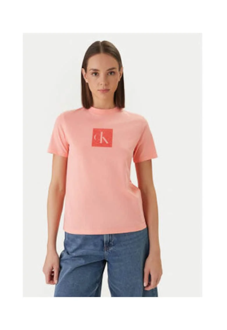 Tricou cu print logo.