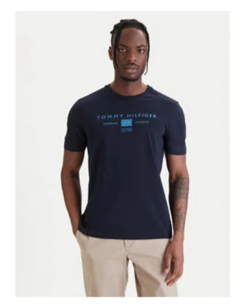 Tricou cu decolteu la baza gatului si imprimeu logo pe piept