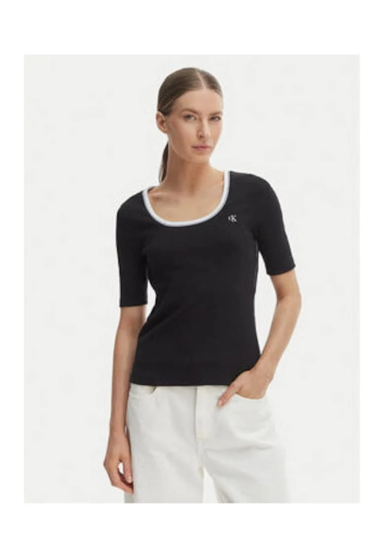 Tricou slim fit cu decolteu rotund contrastant