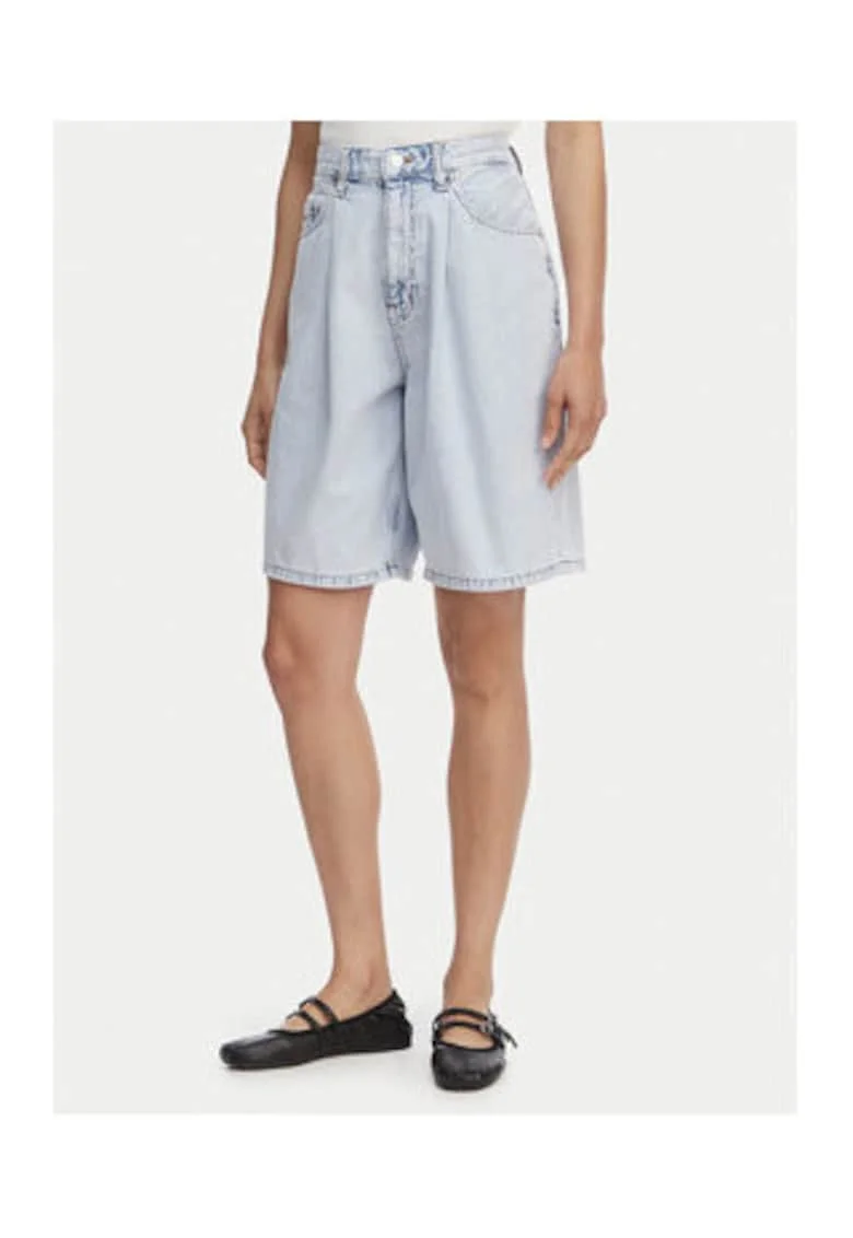 Blugi din denim scurti