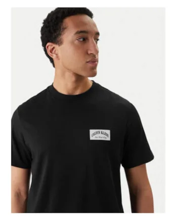 Tricou cu decolteu la baza gatului cu logo print