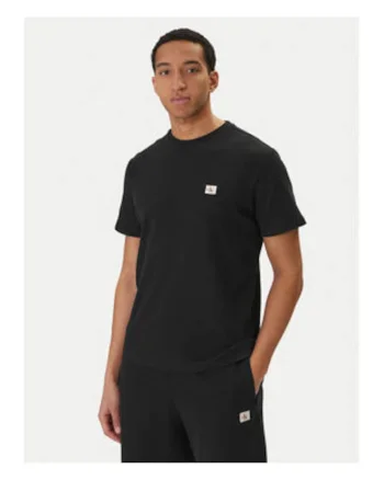 Tricou cu decolteu la baza gatului,