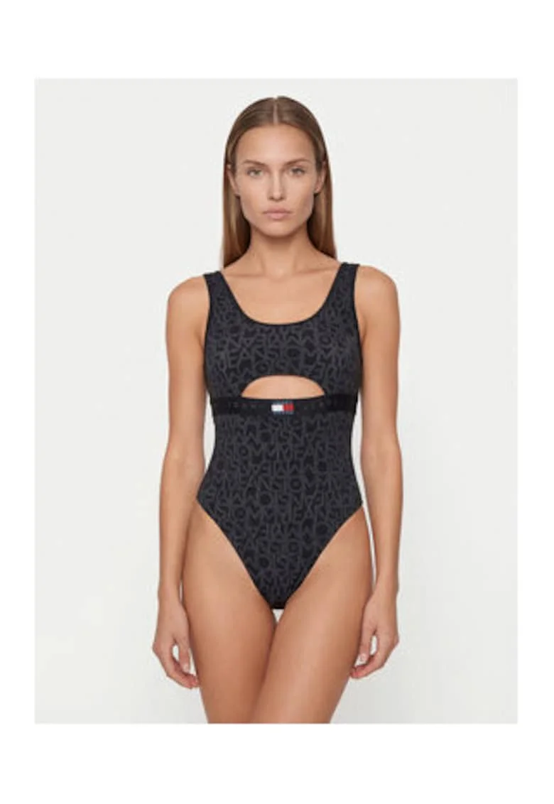 Costum de baie intreg cu model si detaliu taiat,