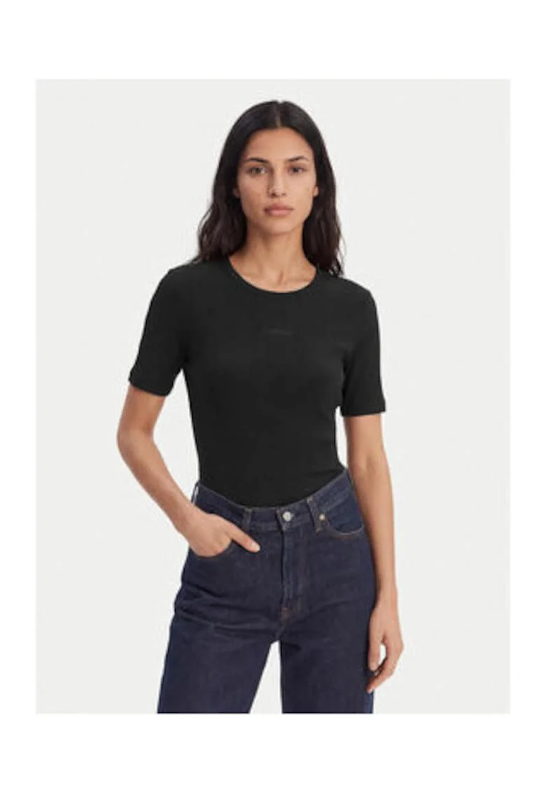 Tricou uni texturat.