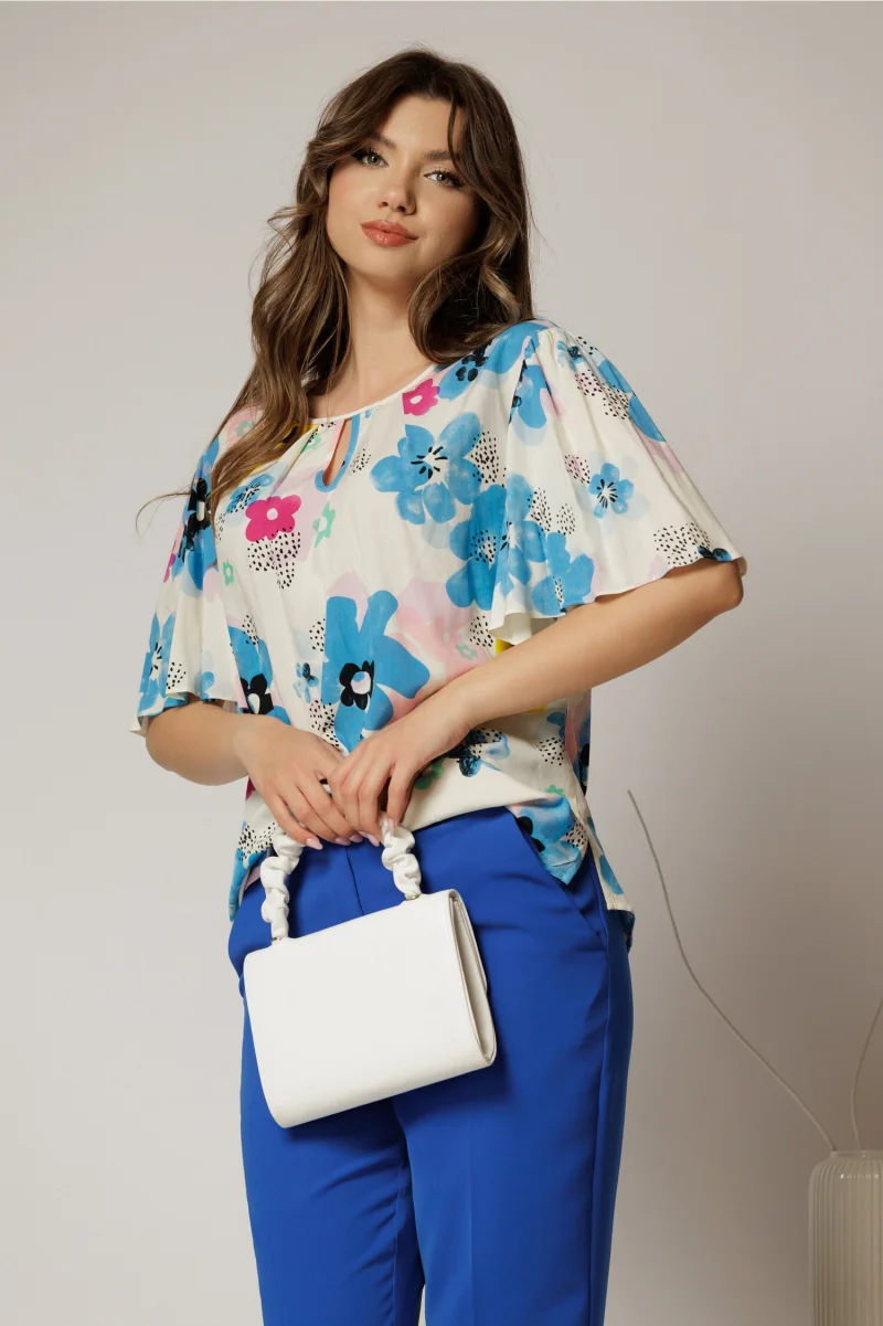 Bluza casual din viscoza ivoar cu imprimeuri bleu si croi lejer