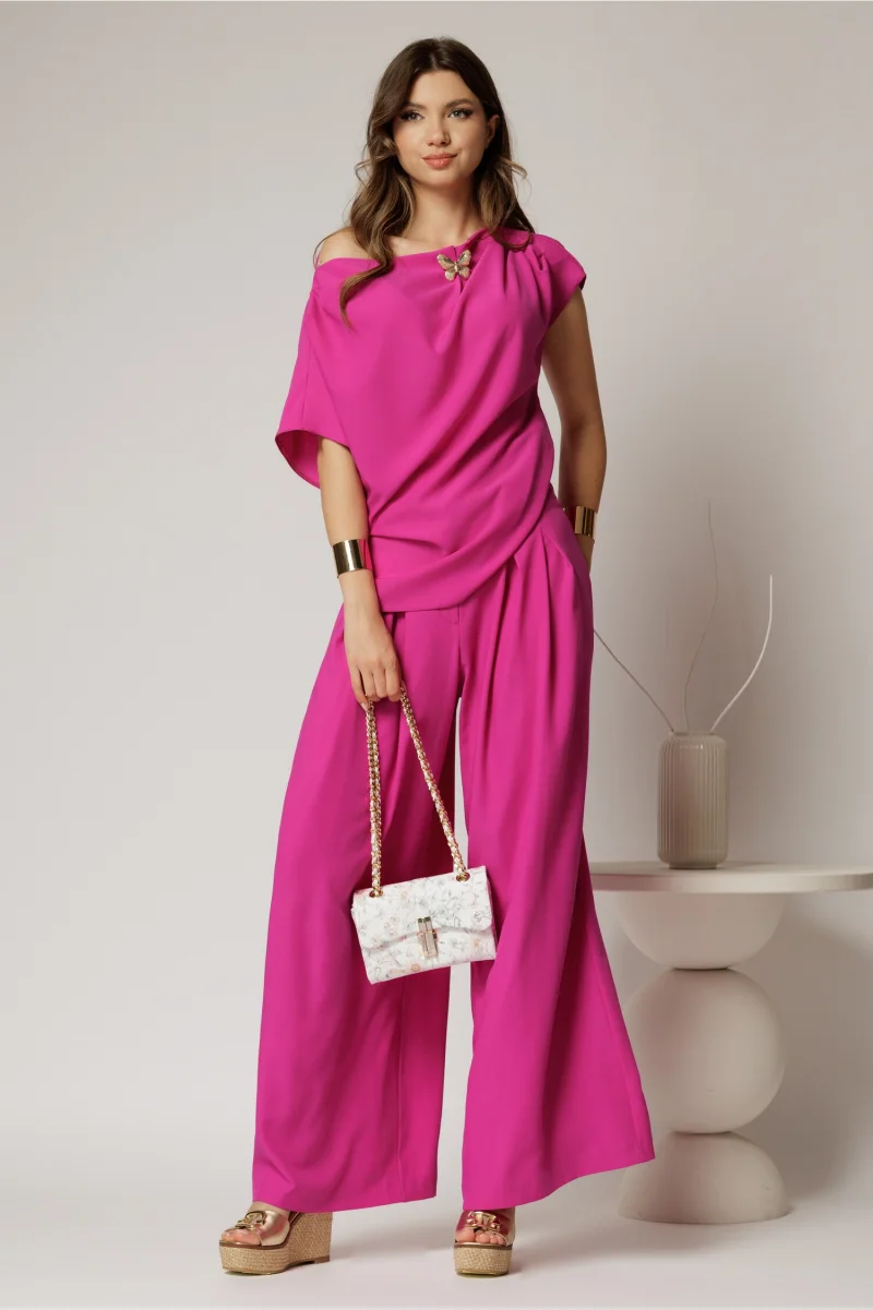 Pantaloni fucsia din triplu voal cu pliuri si croi lejer