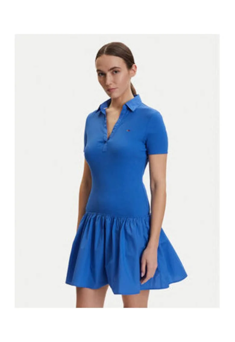 Rochie scurta cu decolteul în V și mâneca scurtă