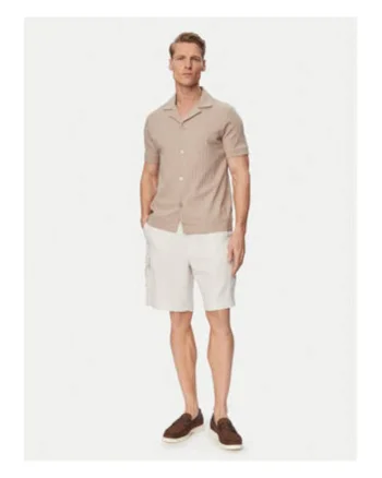 Pantaloni scurti din material textil cu multiple buzunare