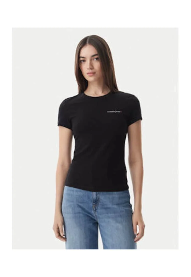 Tricou cu decolteu la baza gatului
