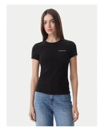 Tricou cu decolteu la baza gatului