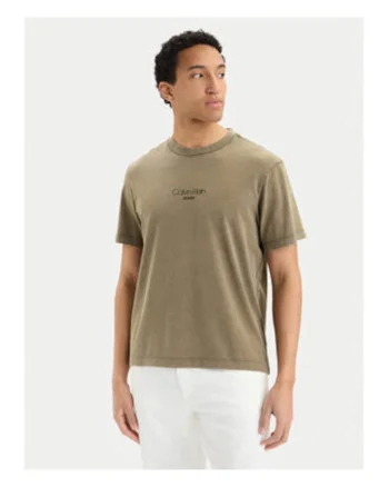 Tricou cu decolteu la baza gatului si logo pe piept