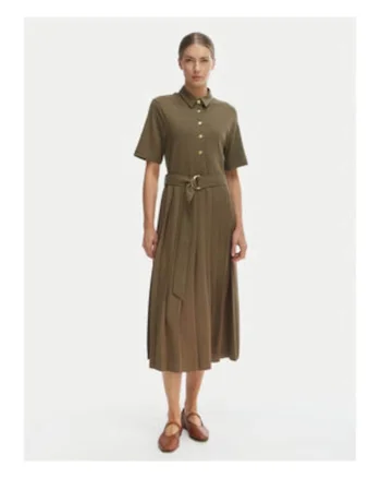 Rochie evazata cu nasturi decorativi