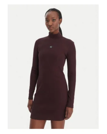 Rochie tricotata cu guler inalt,