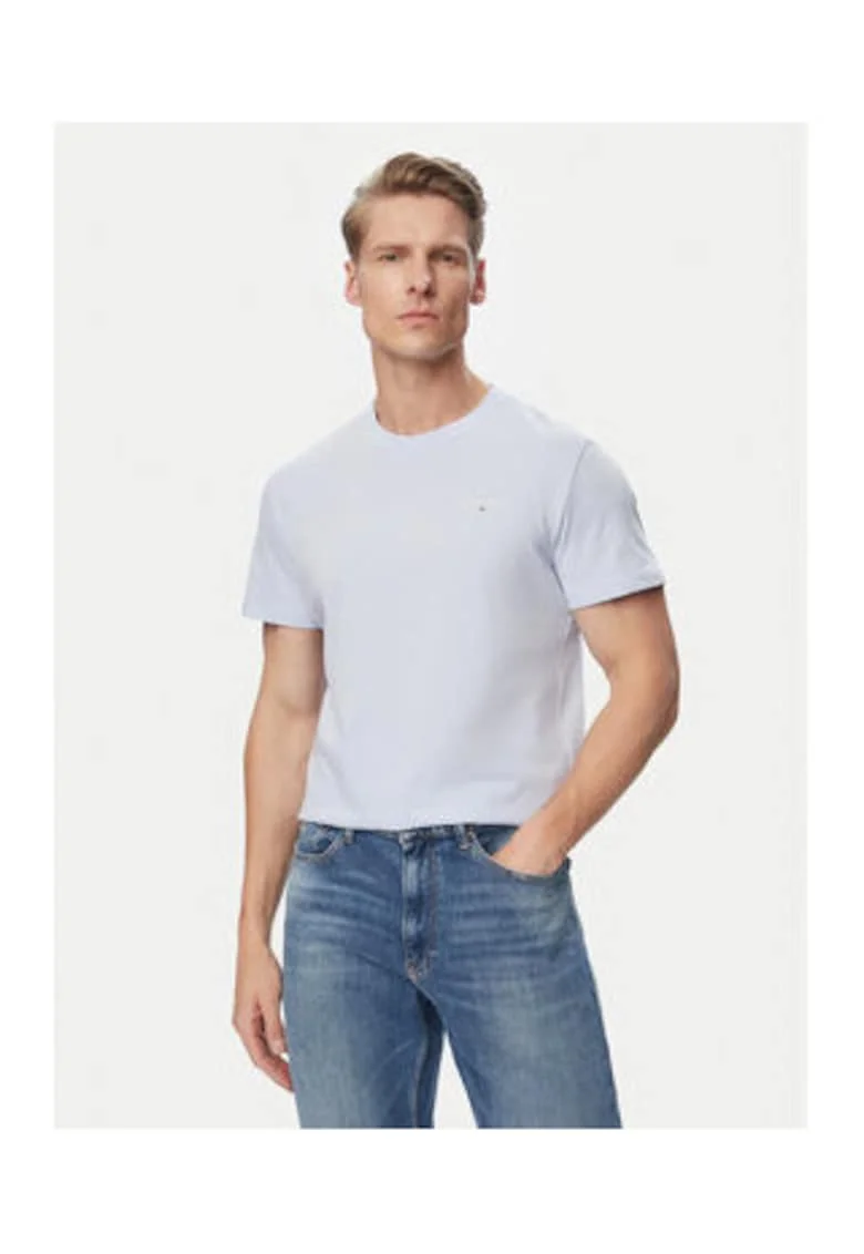 Tricou cu maneci scurte si decolteu la baza gatului