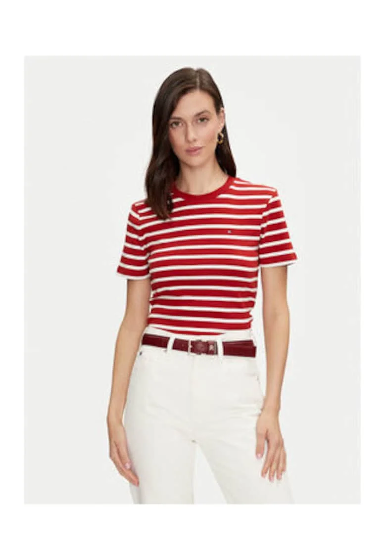 Tricou cu decolteu la baza gatului si maneca scurta,