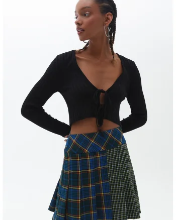 Bluza striat cu prindere frontala cu snururi, Negru