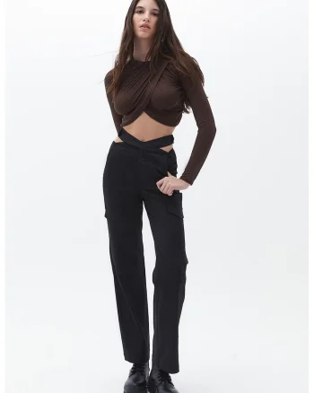 Pantaloni cu decupaje, Negru