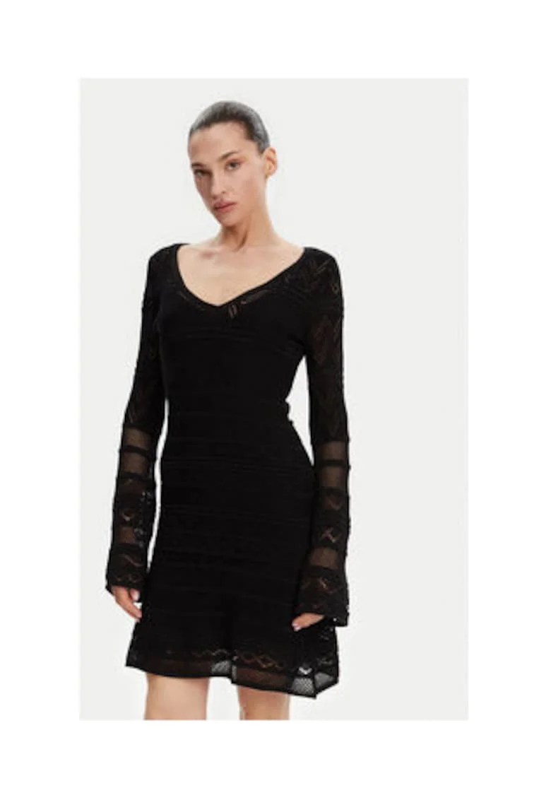 Rochie cu maneci lungi si model tricotat