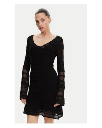 Rochie cu maneci lungi si model tricotat