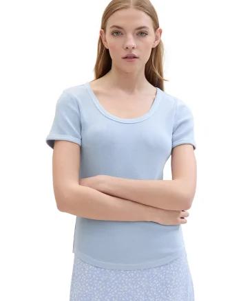 Tricou cu decolteu rotund, Albastru deschis