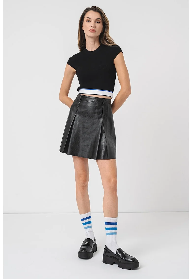Tricou crop cu decolteu la baza gatului, Negru