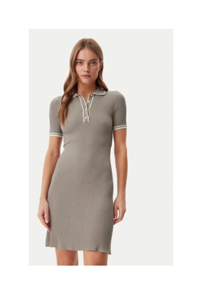 Rochie tricotata cu croiala cambrata