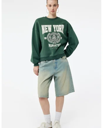 Bluza de trening relaxed-fit cu imprimeu, Alb fildes/Verde feriga