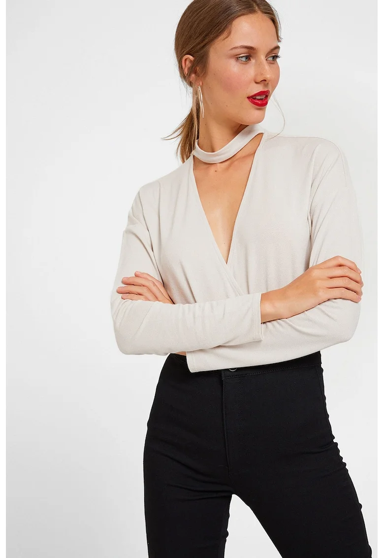 Bluza cu decolteu cache-coeur si decupaj, Crem