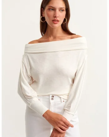 Pulover cu decolteu pe umeri si model uni, Alb fildes
