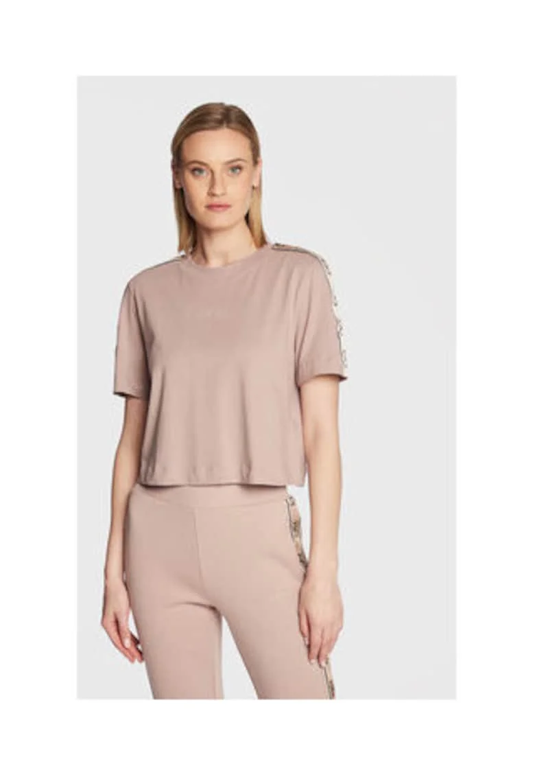 Tricou cu decolteu rotund si maneca scurta,