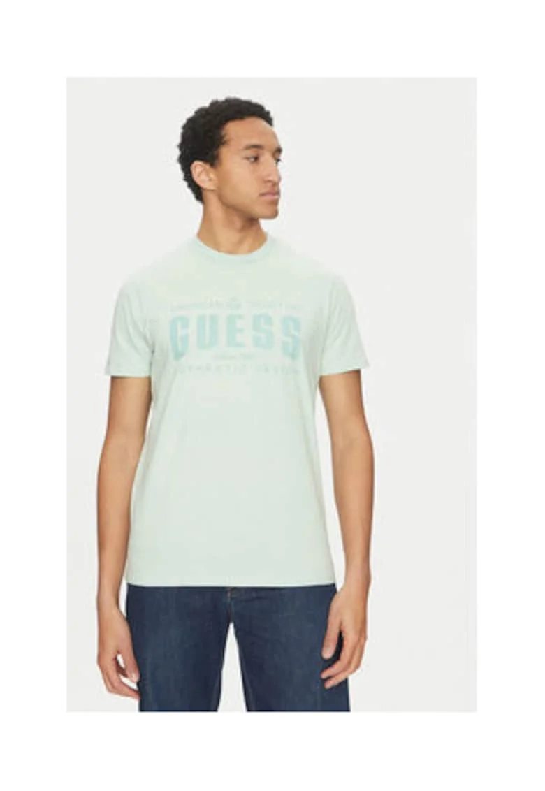 Tricou cu decolteu la baza gatului si logo