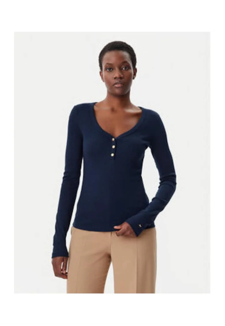 Bluza cu decolteu decupat,