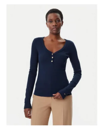 Bluza cu decolteu decupat,