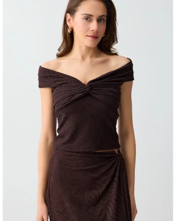 Bluza crop cu decolteu pe umeri, Maro pamantiu
