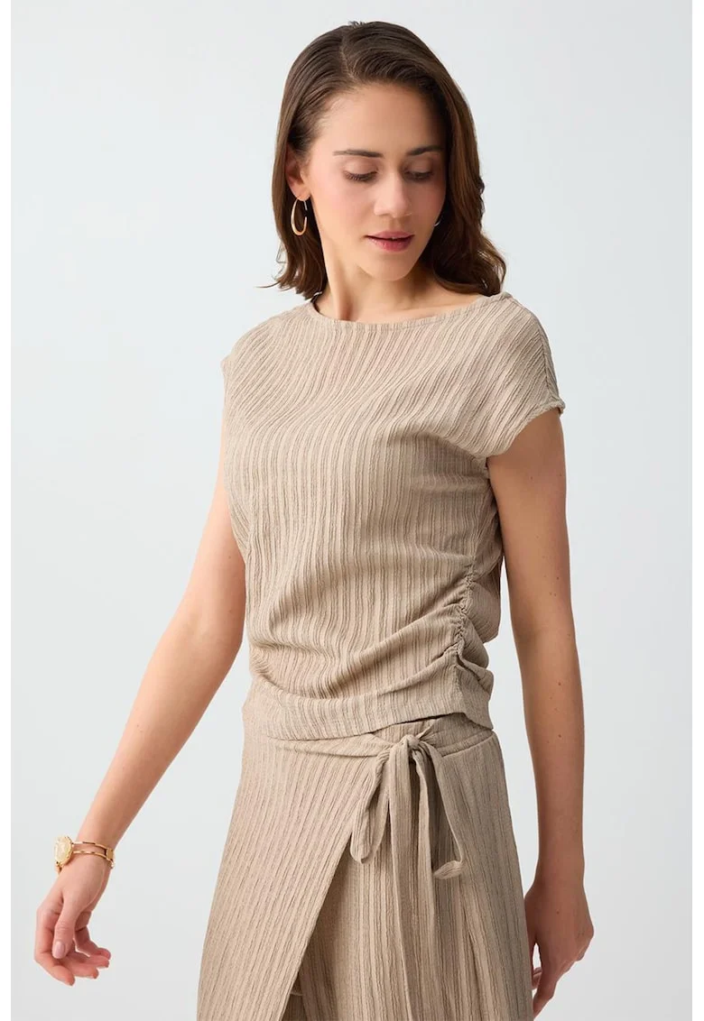 Bluza texturata cu decolteu barcuta, Bej