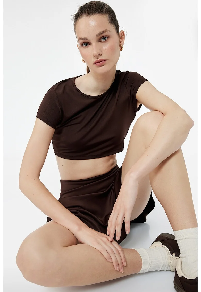Tricou crop cu decolteu la baza gatului, Maro