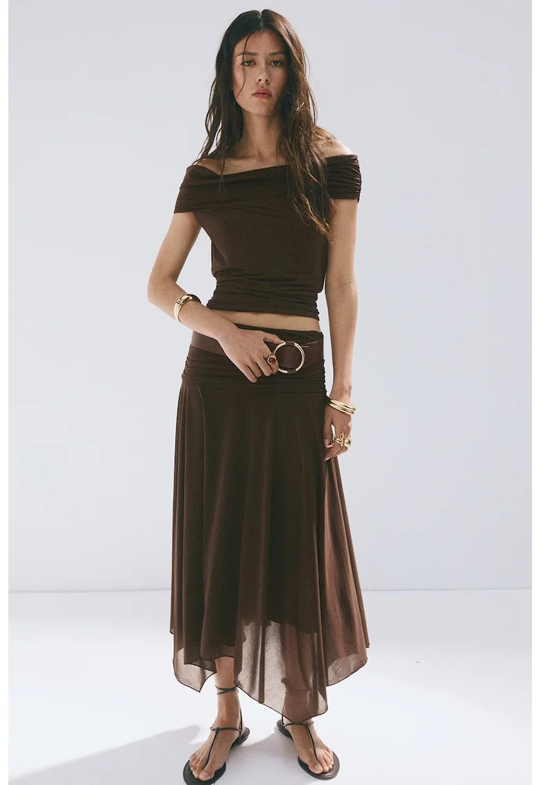Tricou crop cu decolteu pe umeri, Maro