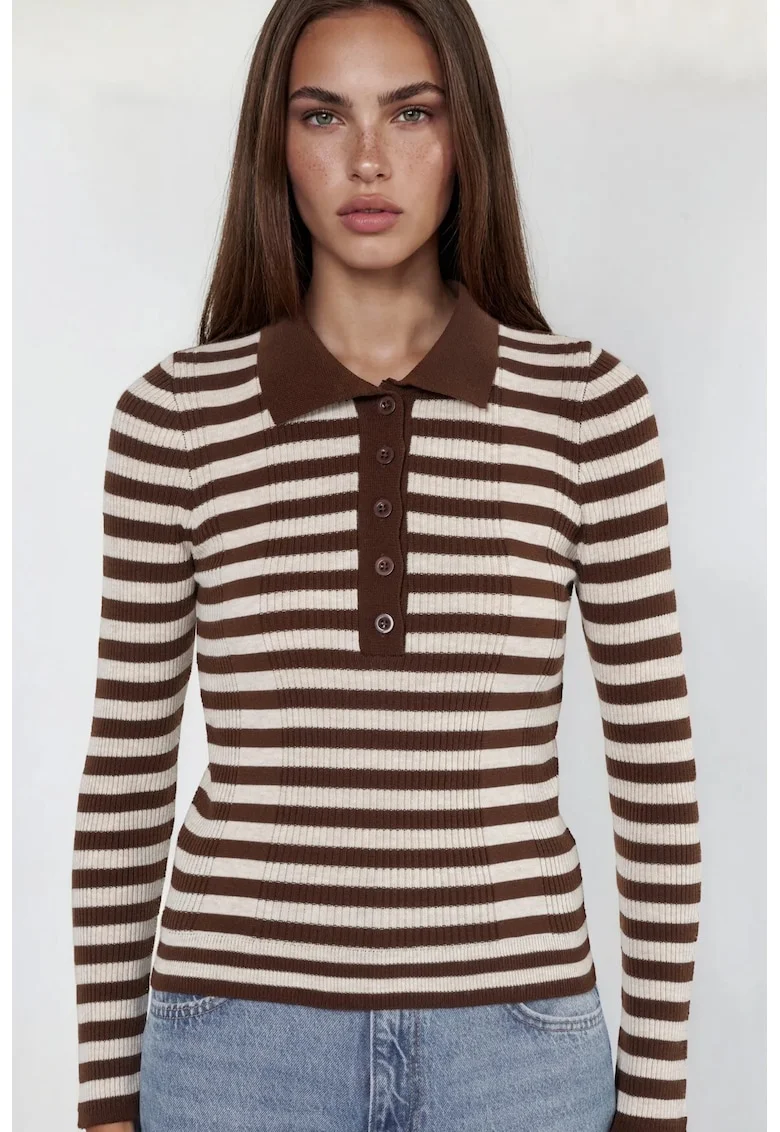 Pulover dama,  cu guler rotund, model cu dungi, detalii cu nasturi, maro/alb, 100% acrilic